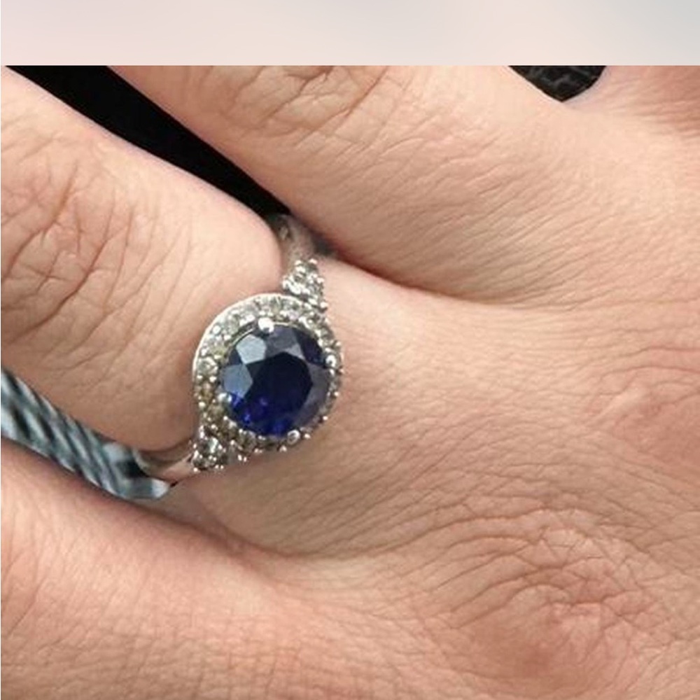 Elegant Silver and Blue Gemstone Ring